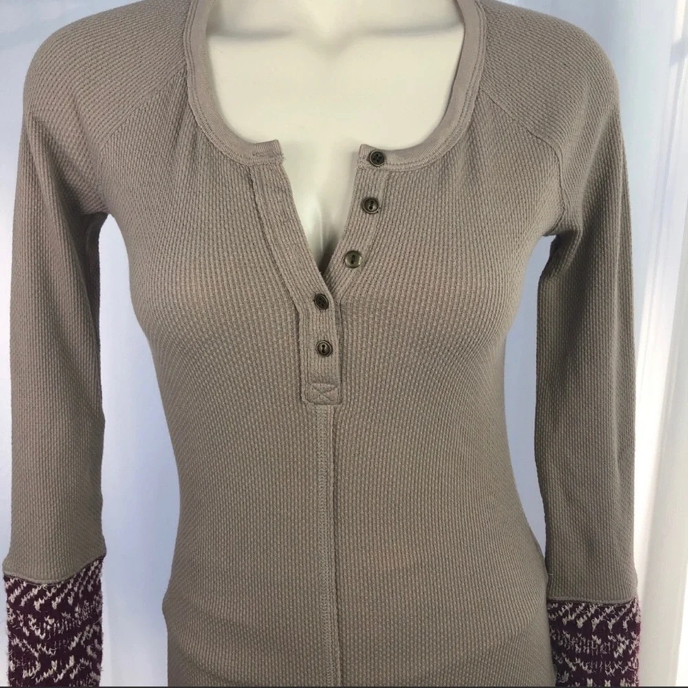 Sold ๐๐FREE PEOPLE Henley long sleeve V-Neck stone top S - Picture 2 of 13